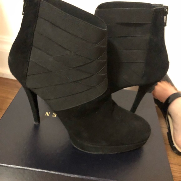 Stuart Weitzman ankle booties - Picture 3 of 6